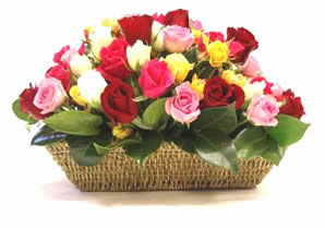 karışık güllerden sepet tanzimi Ankara Yenimahalle Çiçekçi firma ürünümüz